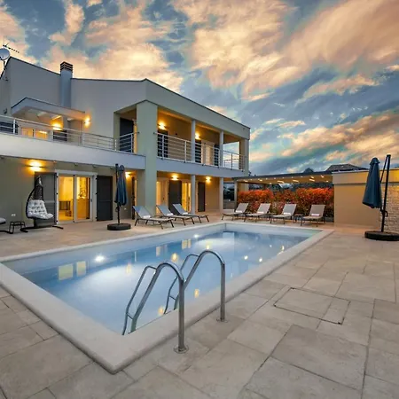 빌라 Bursic 크르니카